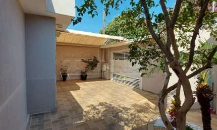 Imóvel assobradado Residencial completo de armários planejados no Bairro Cambuy