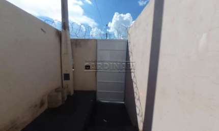 Excelente oportunidade 3 casas no mesmo terreno bem construída