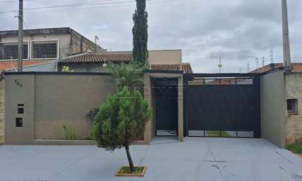 Casa com boa localização próximo escola, creche e supermercados