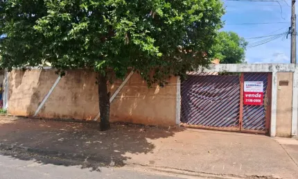 Oportunidade terreno murado com construção a terminar, próximo de mercado, escola e creche