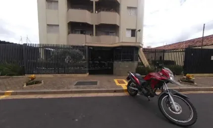 apartamento de dois dormitórios completos de armários.