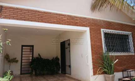 Casa com boa localização próximo a mercado e comércio