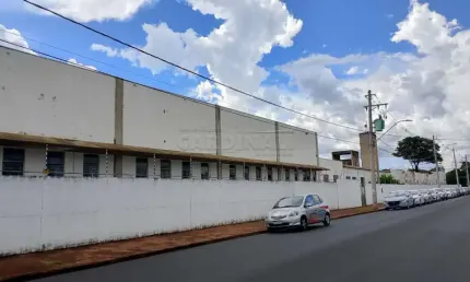 Excelente imóvel comercial, próximo a supermercados, faculdades e centro da cidade