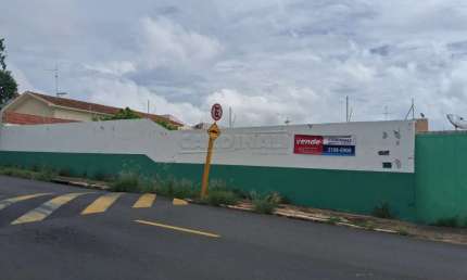 Terreno amplo em corredor comercial sendo um dos mais movimentados da cidade