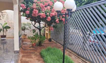 Cada de esquina com ótima localização, preço de ocasião