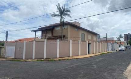 Sobrado de esquina com ótima localização, lindo acabamento e área de lazer completo