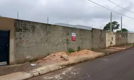 Terreno com boa localização próximo escola, creche e supermercados