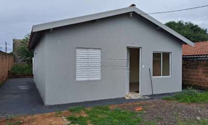 Casa com ótima localização, próximo de mercados e serviços essenciais