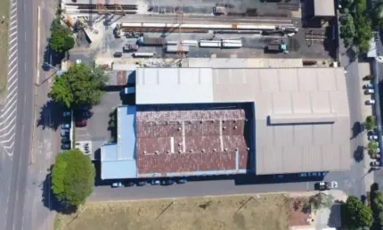 Galpão em distrito industrial, com mais de 3000 mts² de construção
