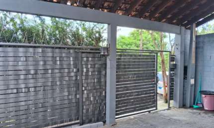 Casa de esquina com ótima localização, ótima oportunidade de investimento ou moradia