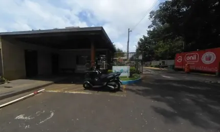 Apartamento de dois dormitórios com uma vaga de garagem.