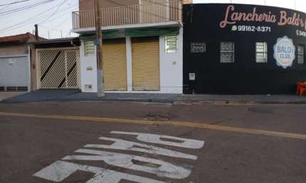 Ponto comercial com boa localização e recém pintado