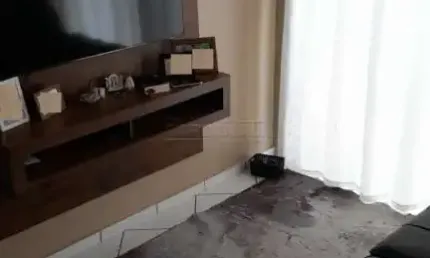 Casa Sobrado em um Condomínio Fechado no Bairro Jardim Santa Maria II.
