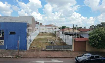 Terreno Misto em uma localização Privilegiada pronto para ser construída uma Maravilhoso Comercio na Vila Carmen.