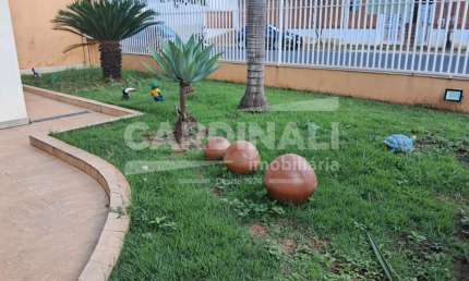 Sobrado de esquina com acabamento de primeira qualidade, localização espetacular