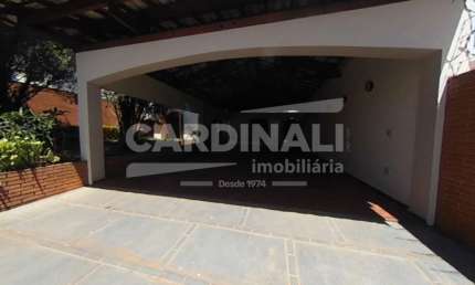 casa no centro de São Carlos que serve para republica ou comercial.