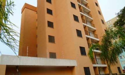 Apartamento com 2 dormitórios no Centro próximo a Escola Prof. Sebastião de Oliveira Rocha em São Carlos