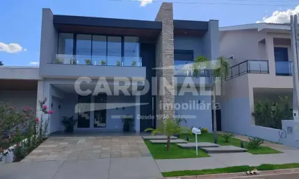 Casa em condomínio fechado com excelente localização próximo a mercado e centro