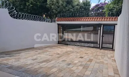 Linda casa a venda com localização espetacular, área de lazer completo