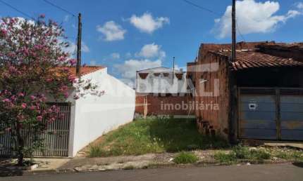 Terreno Muito Bem Localizado Bairro Parque Santa Felícia.