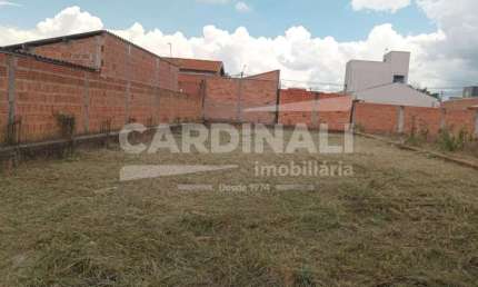 Terreno com ótima localização, plano, pronto para construir