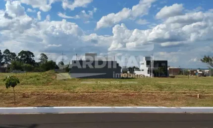 Terreno em Condomínio fechado seguro e pronto para construir bem pertinho da portaria.