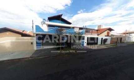 Imóvel com três pavimentos em uma localização do bairro Santa Marta maravilhosa.