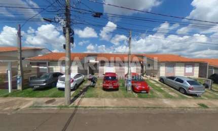 Imóvel localizado dentro do condomínio ambiente seguro, agradável e com área de lazer.
