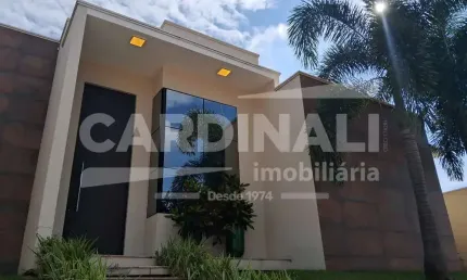 Linda casa em condomínio, com arquitetura única de esquina com acabamento de primeira qualidade.