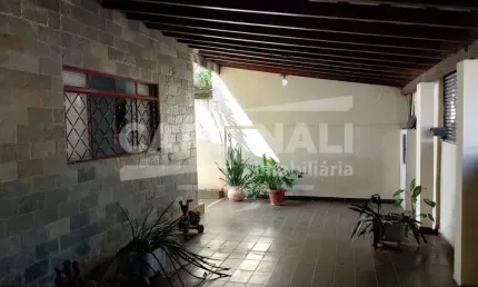 Casa com boa localização próximo a escola e creche.
