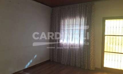 Casa com ótima localização, próximo de mercados e escolas.