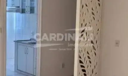 Apartamento com ótima localização, com armários planejados.