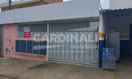 Casa com ótima localização para comércio, rua principal.