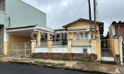 Imóvel bem localizado perto do banco Siccob da Av Sallum próximo de comércios bairro vila prado.