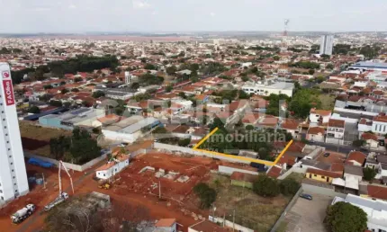 OPORTUNIDADE! ÁREA ESTRADA DE FERRO, EXCELENTE LOCALIZAÇÃO