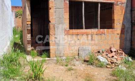 Imóvel em uma ótima localização com potencial para ser uma maravilhosa residência.