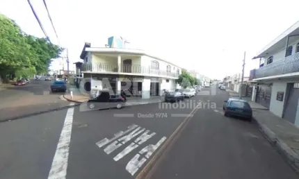 Sobrado de esquina localizado no Bairro Jardim Bicão Muito bem localizado.