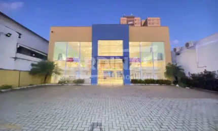 Salão comercial novo e em ótima localização na Avenida São Carlos, entre a Padre Teixeira e Rua Marechal Deodoro (quarteirão shopping)