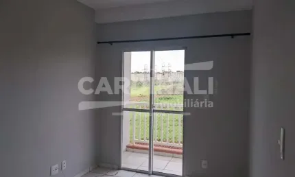 Apartamento com armários planejados, com ótima localização.