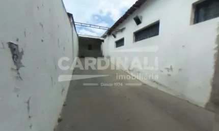 Casa padrão com barracão bem amplo e funcional ao lado