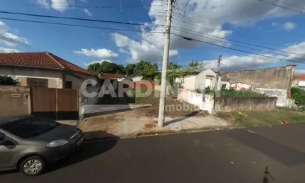Imóvel localizado no bairro vila prado bem no miolo de muito estabelecimentos comerciais.