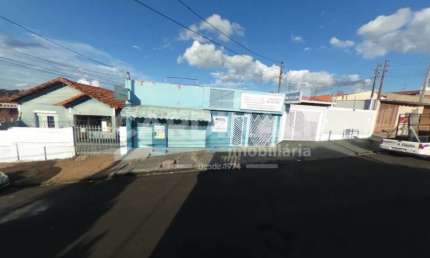 Imóvel misto em uma ótima localização próximo de comércios e acesso privilegiado.