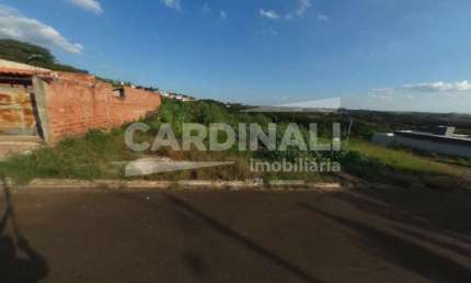 Terreno localizado no bairro Jardim Embare, plano e pronto para construir.