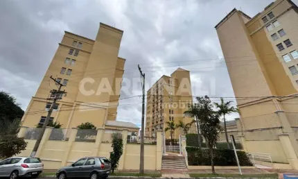 Comercial Sala / Salão com Condomínio em São Carlos