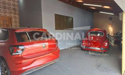 Casa com boa localização próximo escola, supermercados e comércio.