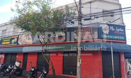 Salão comercial com localização espetacular, parte superior casa grande com 04 dormitórios.