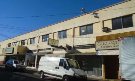 Comercial Sala / Salão com Condomínio em São Carlos