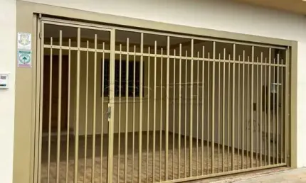 Casa com 3 quartos à venda na Avenida Doutor Renato de Toledo Porto, 39, Parque Santa Marta, São Carlos