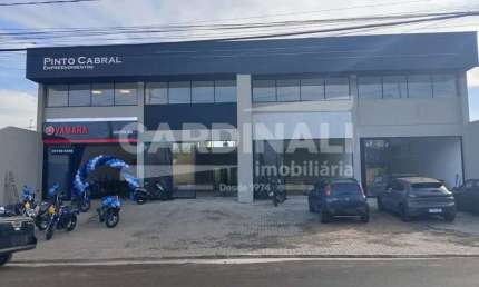 Salão comercial com localização privilegiada, com mezanino tudo novo.