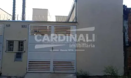 Conjunto com 04 casas todas separadas, ótimo investimento.